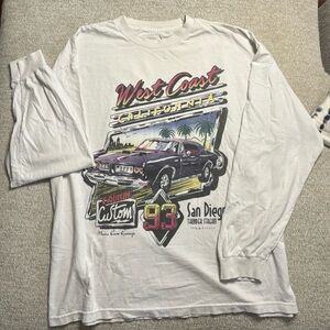 BRANDY MELVILLE GRAPHIC TEE